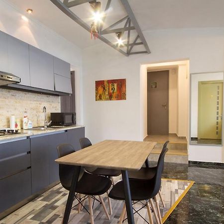 4 Bedroom Apartment On Liberty Square Тбилиси Екстериор снимка