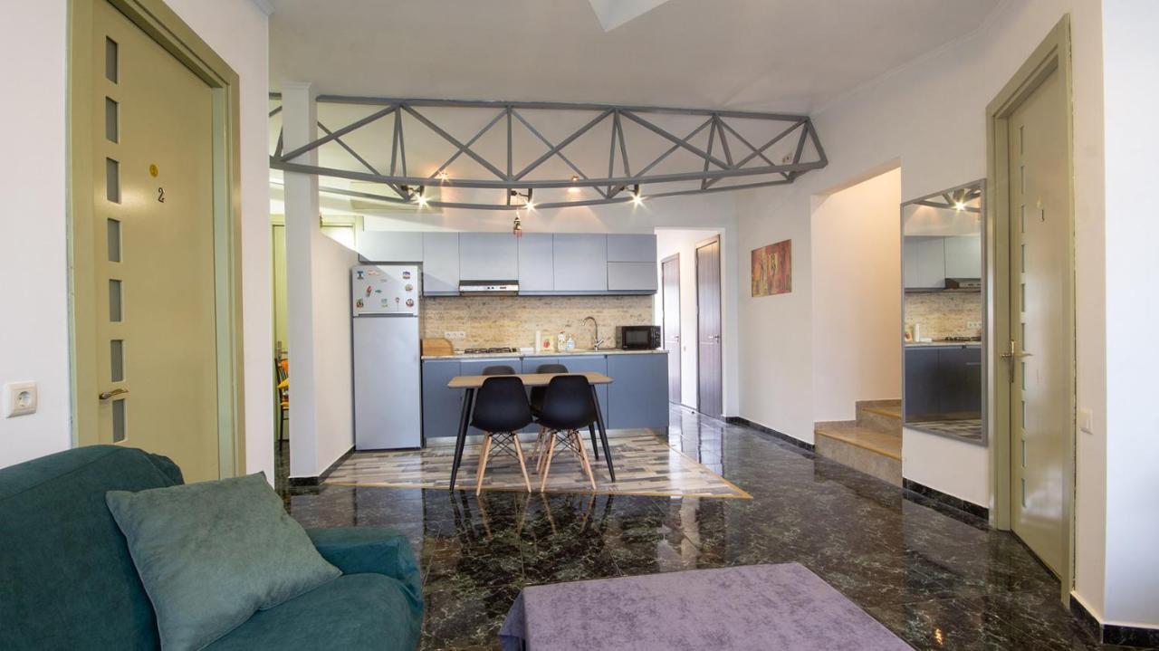 4 Bedroom Apartment On Liberty Square Тбилиси Екстериор снимка