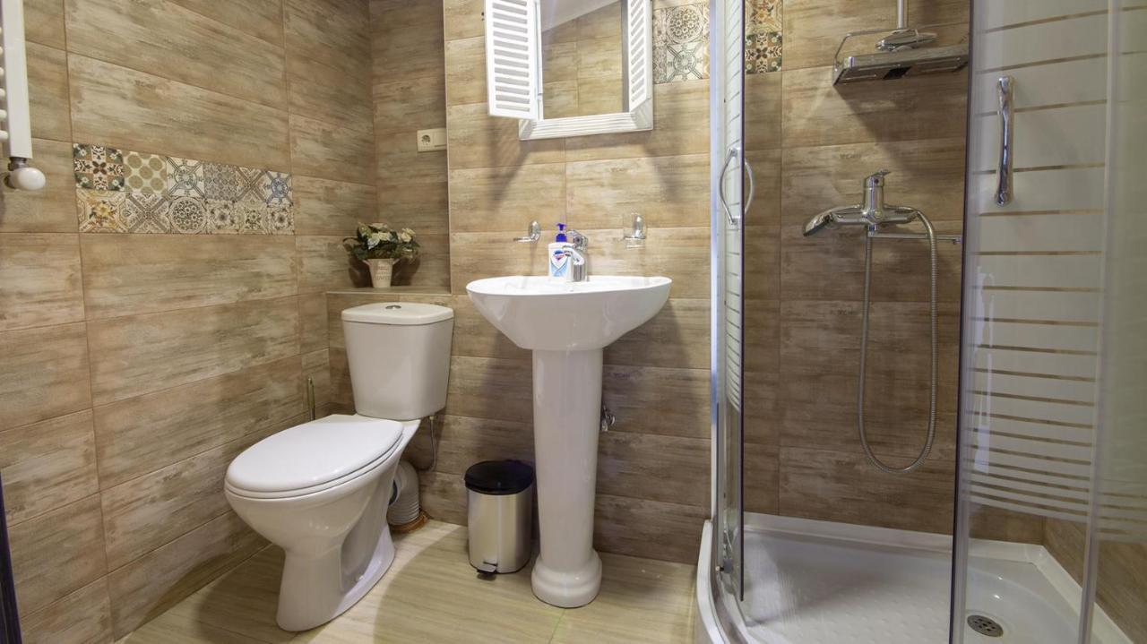 4 Bedroom Apartment On Liberty Square Тбилиси Екстериор снимка