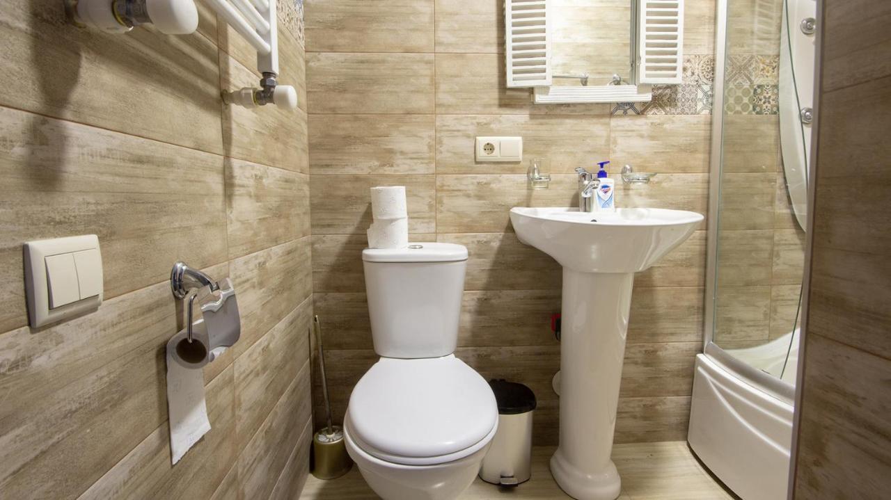 4 Bedroom Apartment On Liberty Square Тбилиси Екстериор снимка