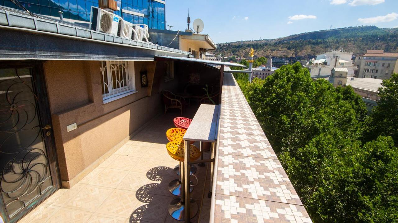 4 Bedroom Apartment On Liberty Square Тбилиси Екстериор снимка