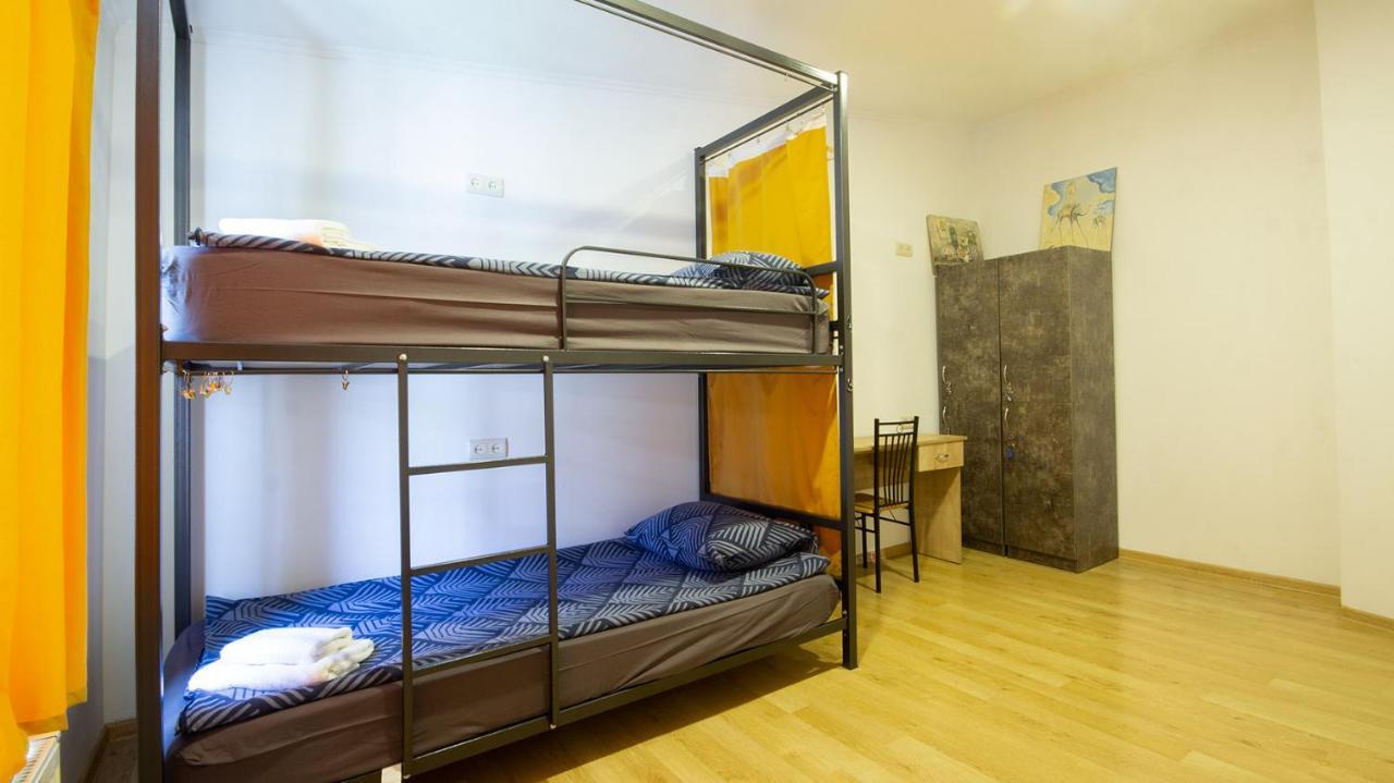 4 Bedroom Apartment On Liberty Square Тбилиси Екстериор снимка