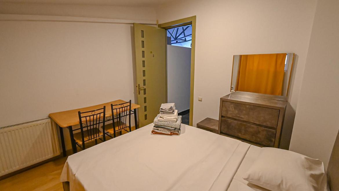 4 Bedroom Apartment On Liberty Square Тбилиси Екстериор снимка