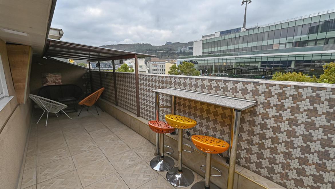 4 Bedroom Apartment On Liberty Square Тбилиси Екстериор снимка