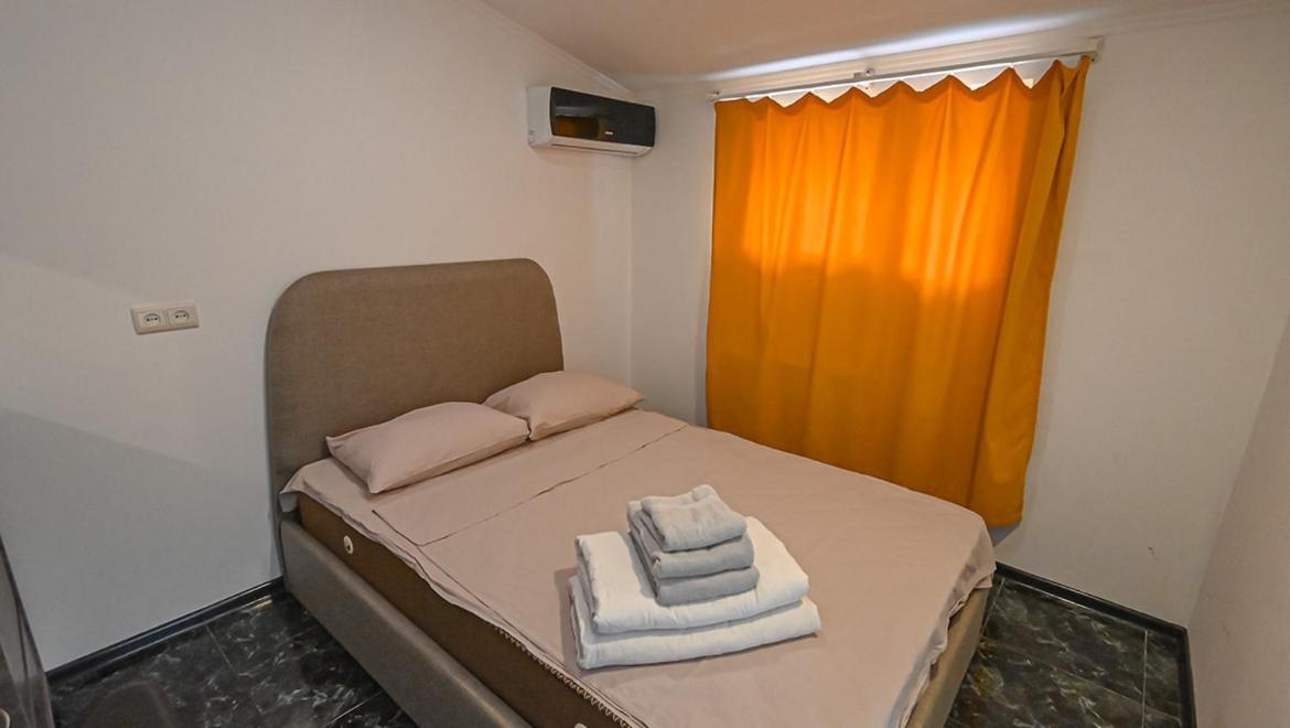 4 Bedroom Apartment On Liberty Square Тбилиси Екстериор снимка