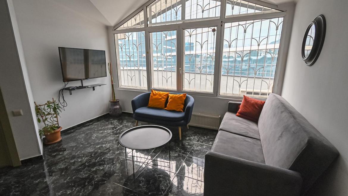 4 Bedroom Apartment On Liberty Square Тбилиси Екстериор снимка